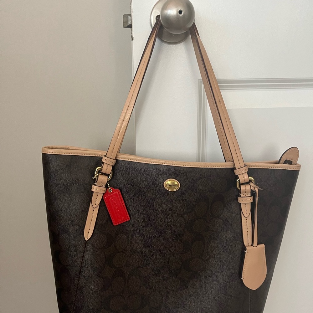 Coach in good condition shoulder medium shoulder bag